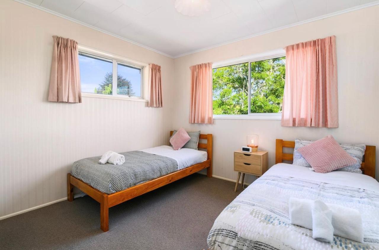Spacious Utuhina Holiday House Rotorua Exterior photo